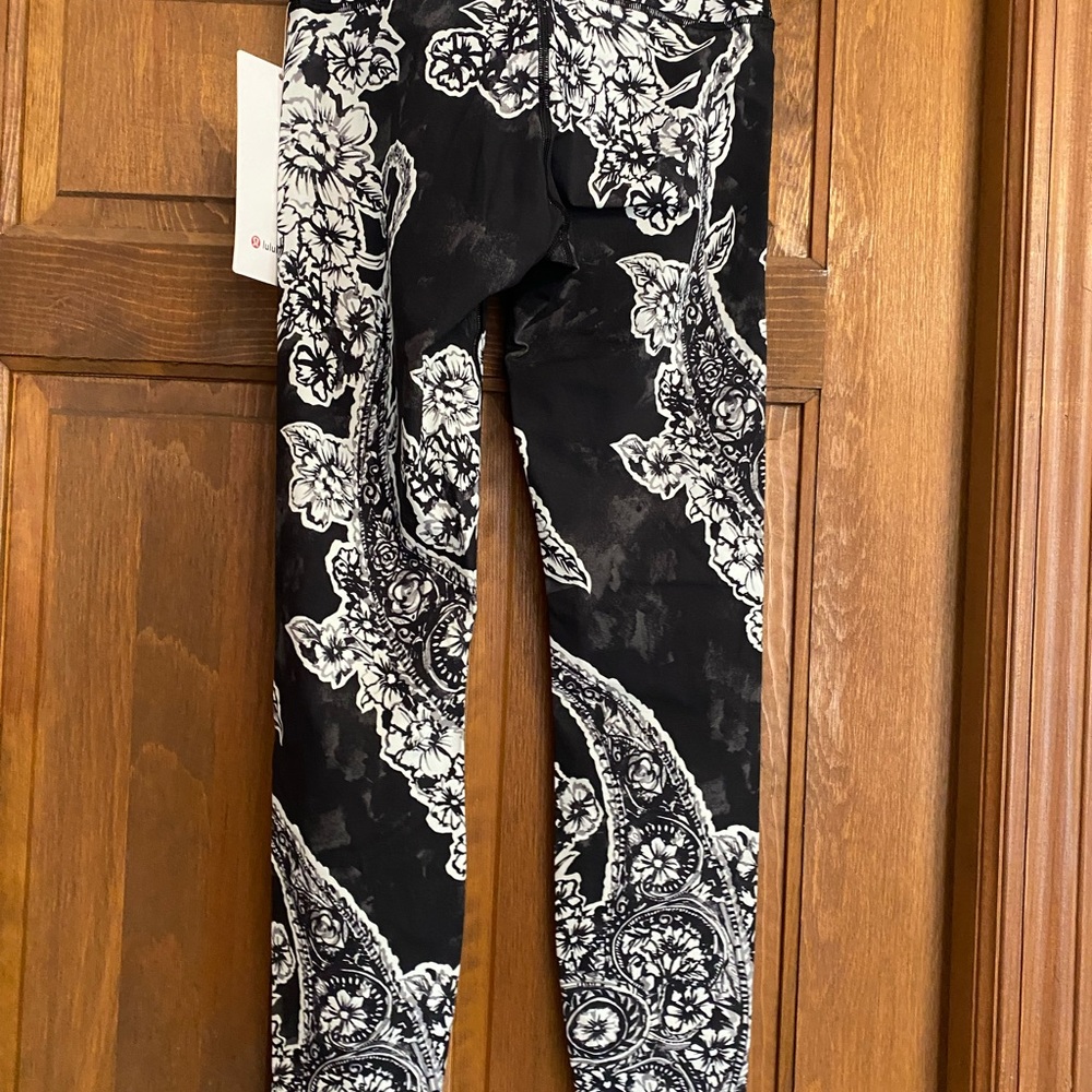 Wunder under HR tight black and cream leggings